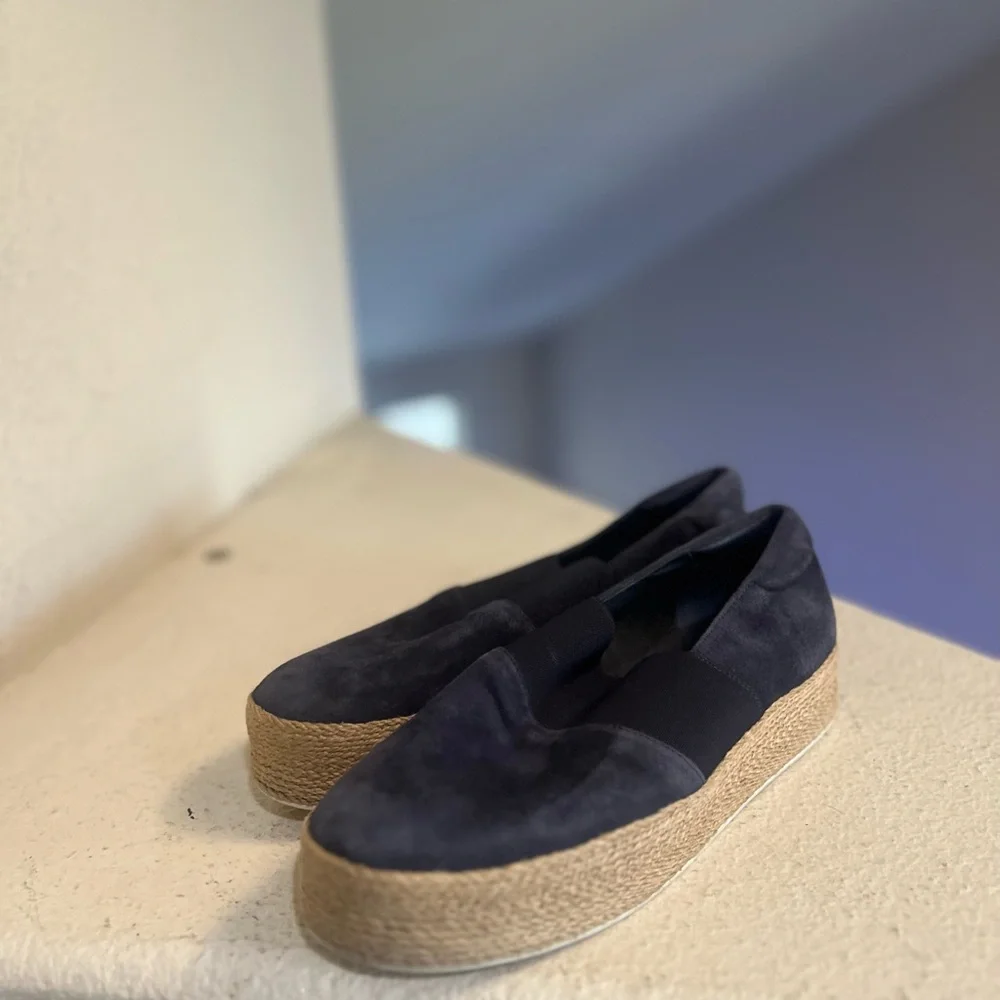 Vince Slip-On Sneaker Slip-on Round toe Navy blue suede Leather  women size 8M